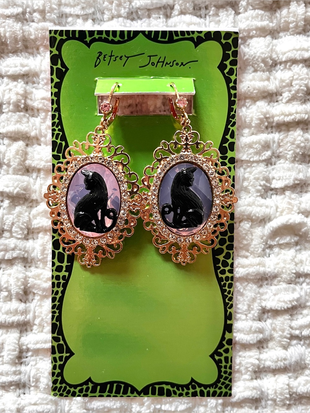 BETSEY JOHNSON Halloween Victorian Goth Cat Kitty Cameo Dangle Earrings NEW NWT